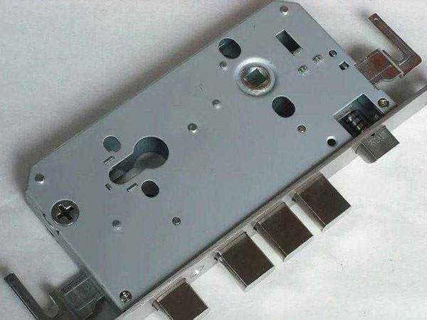 天山24小时上门开锁公司